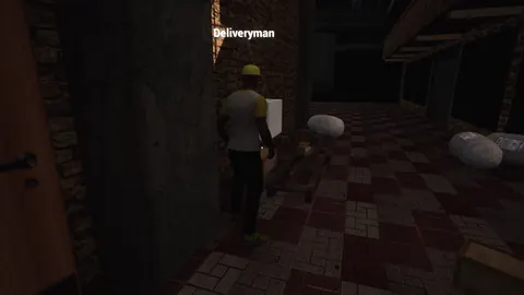 Repartidor con gorra amarilla en un callejón junto al local de kebab