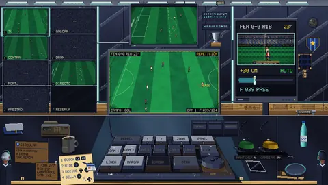 Sala de revisión de categoría superior con más cámaras, el árbitro asistente y el trofeo de la copa