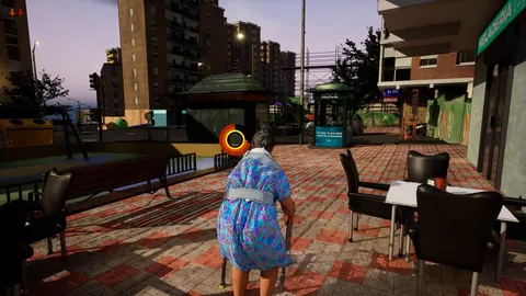 La abuela paseando con bastón por una plaza con terrazas y bloques de pisos